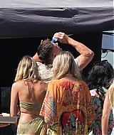 02.jpg